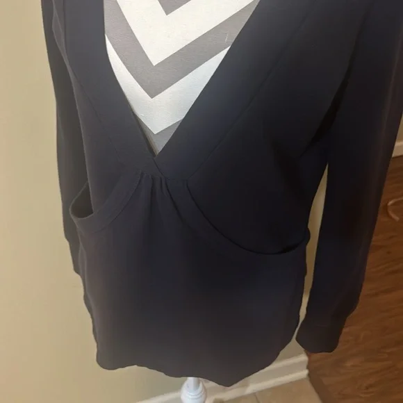 Navy Blue V-Neck Sweater with Front Pockets by Ann Taylor LOFT - Medium - Picture 2 of 8